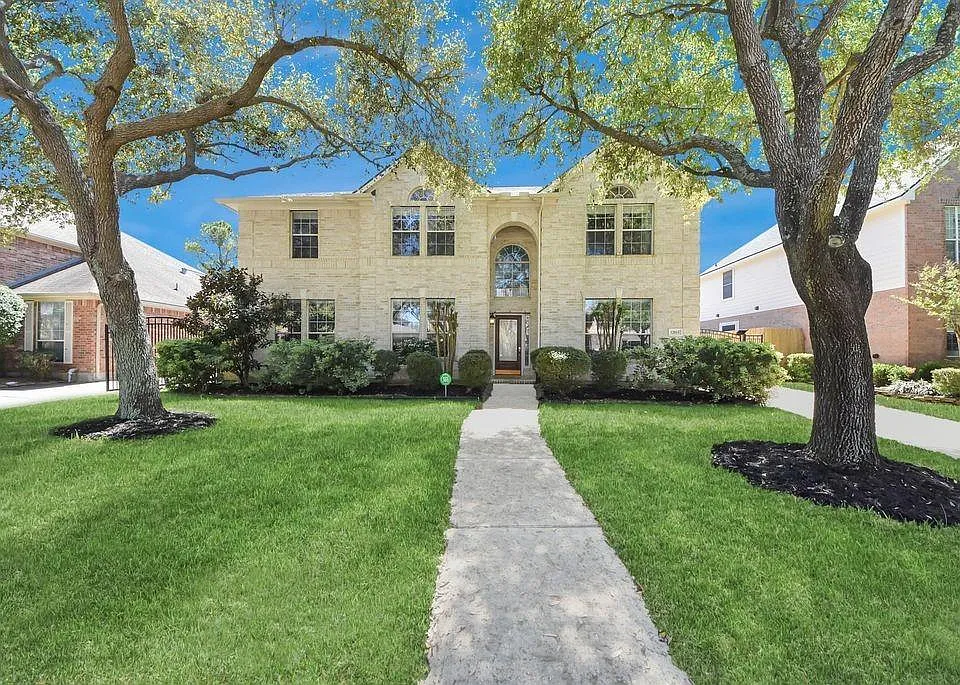 12815 Dadebrook Ct
