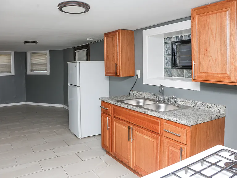 738 E Marquette Rd #G — Photo 11