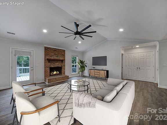 4th image of 2312 Castlecomer Dr