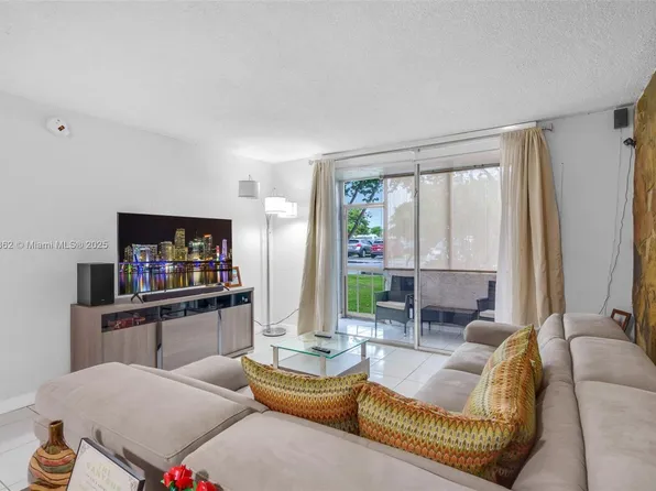 8501 NW 8th St APT 105, Miami, FL 33126