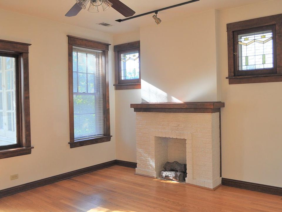 Living Room - Fireplace