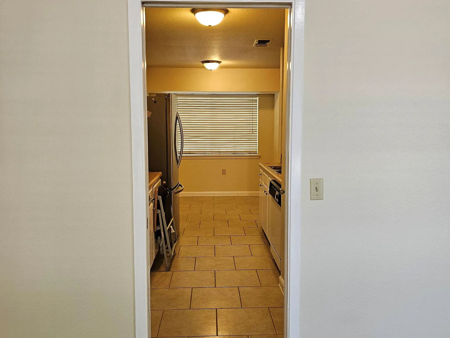 3 bed, 1704 sqft, $1,875 — Photo 2