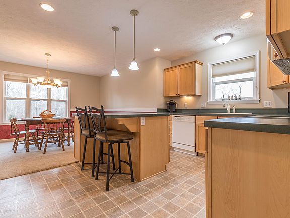 3rd image of 225 Wildemere Dr