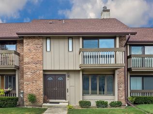 23 Kane Ct, Willowbrook, IL 60527