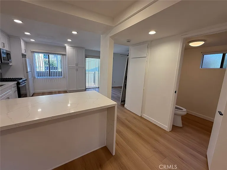 1137 N Maryland Ave #5 — Photo 10
