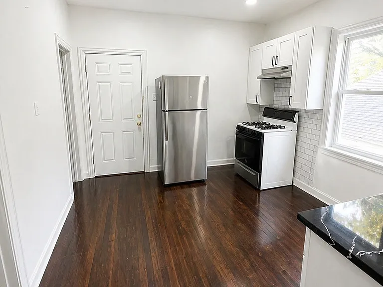 5518 W Melrose St #2 — Photo 6