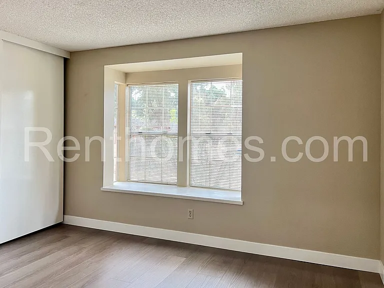 10594 Dabney Dr — Photo 13