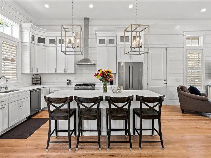 5 bed, 4.5 bath, 2925 sqft, $6,900 — Photo 3