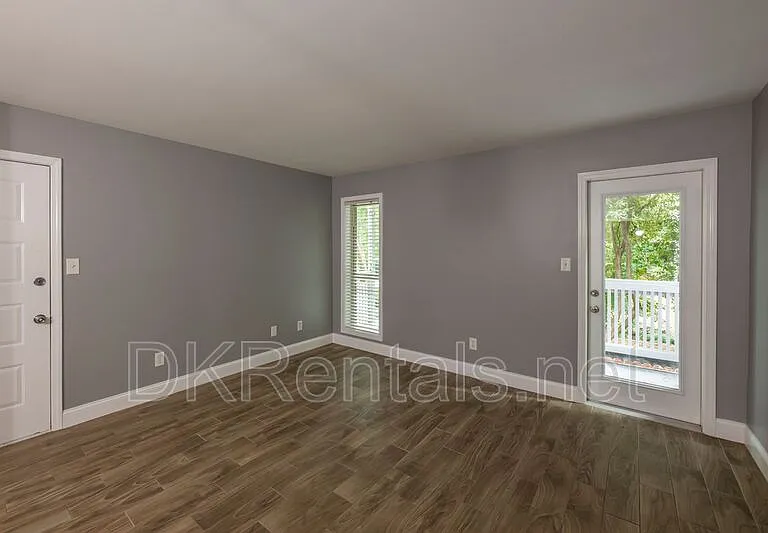 1309 Summit North Dr NE — Photo 5