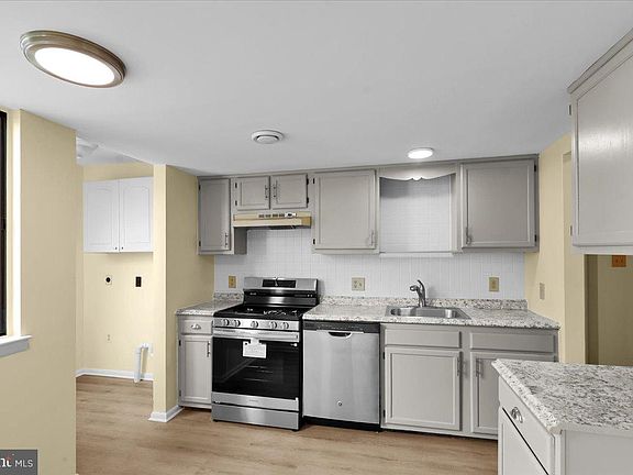 3rd image of 45-1 Holly Dr