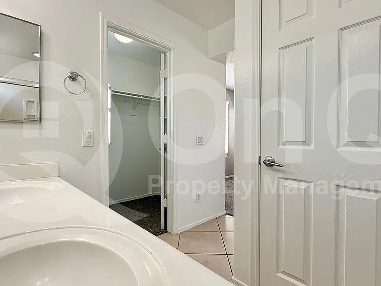 8306 W Sheridan St — Photo 15