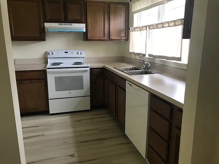 222 Cambridge Ct — Photo 10