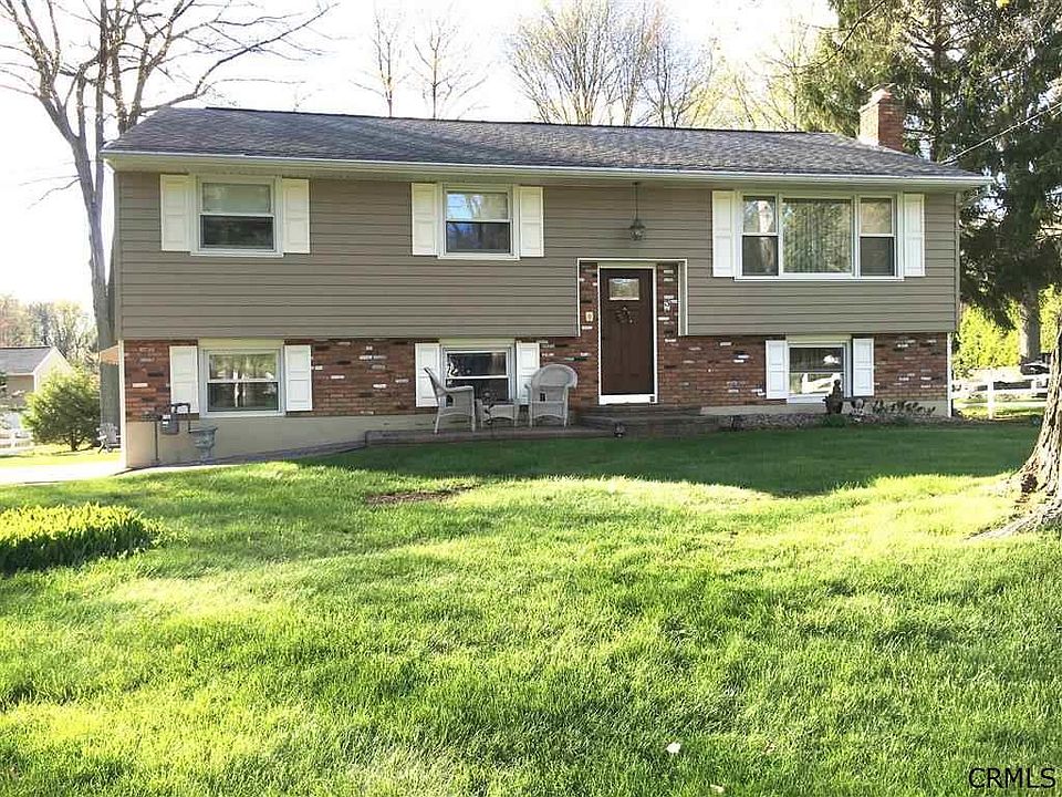 1st image of 9 Woodhall Ln