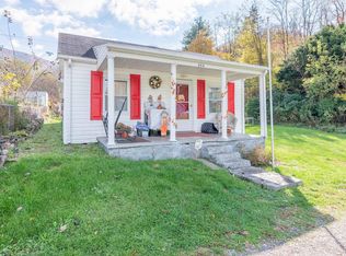 454 Poplar St, Narrows, VA 24124