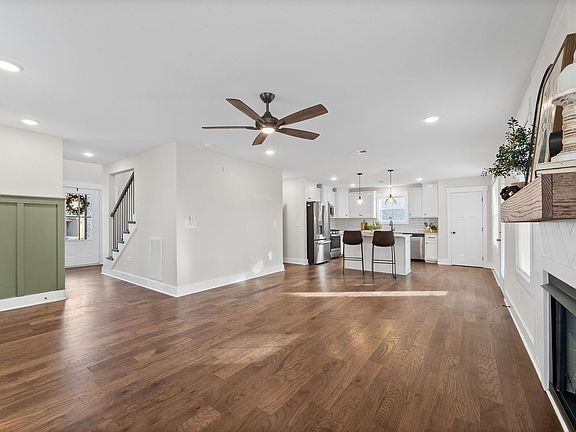 4th image of 361 Frontier Dr