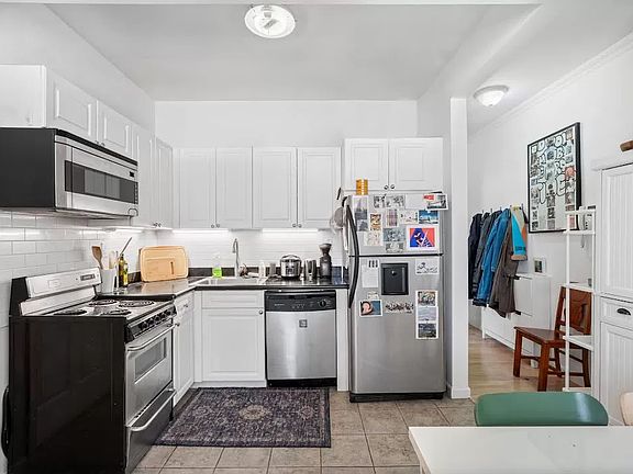 2nd image of 220 W 111th St APT 6C