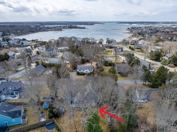 14 Virginia Rd, Bourne, MA 02532