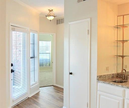 5th image of 2736 Silver Creek Dr APT 123