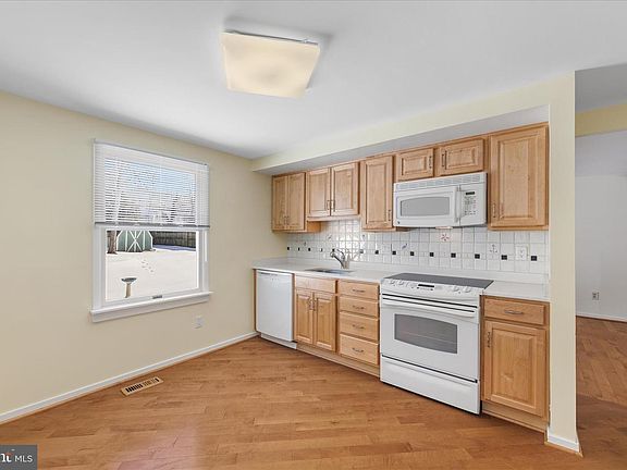 4th image of 785 Macsherry Dr