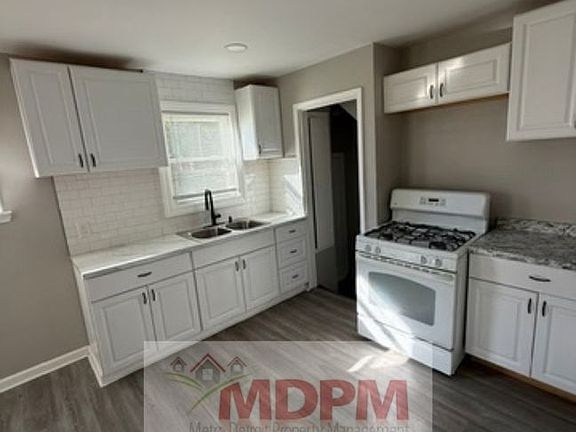 5th image of 16571 Coyle St