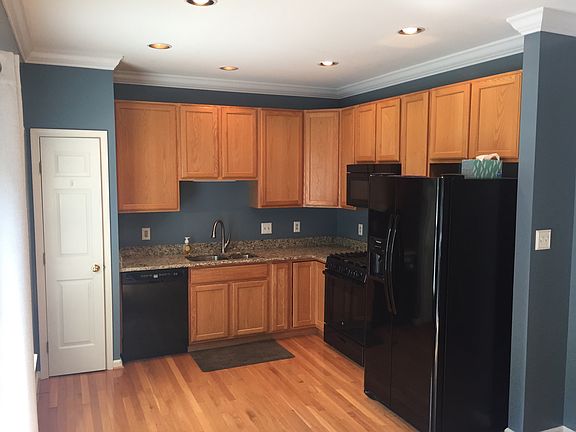 4th image of 51 Alexis Dr
