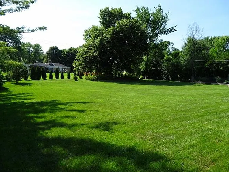 1375 Fairhaven Blvd — Photo 2