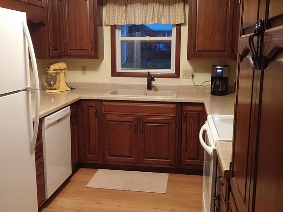 3rd image of 723 N Anton Ave