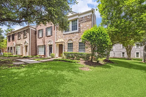 2930 Grants Lake Blvd Photo 1