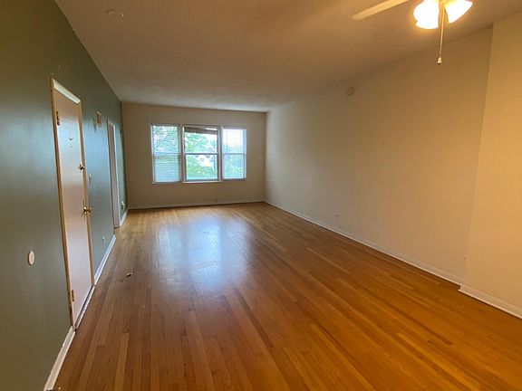 3rd image of 4530 N Lincoln Ave #201