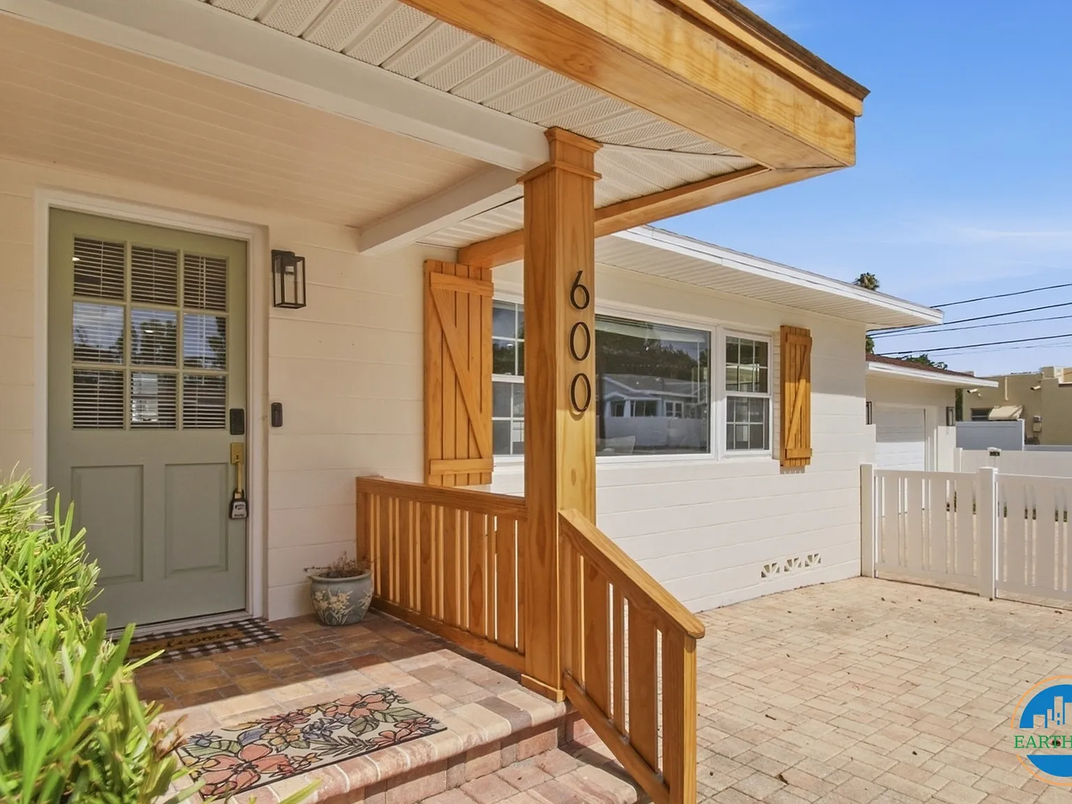3 bed, 1750 sqft, $4,495 — Photo 2