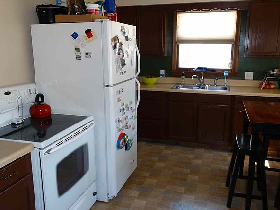 4th image of 407 D Ave