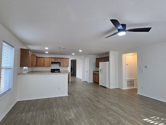 3rd image of 10469 Hideaway Trl