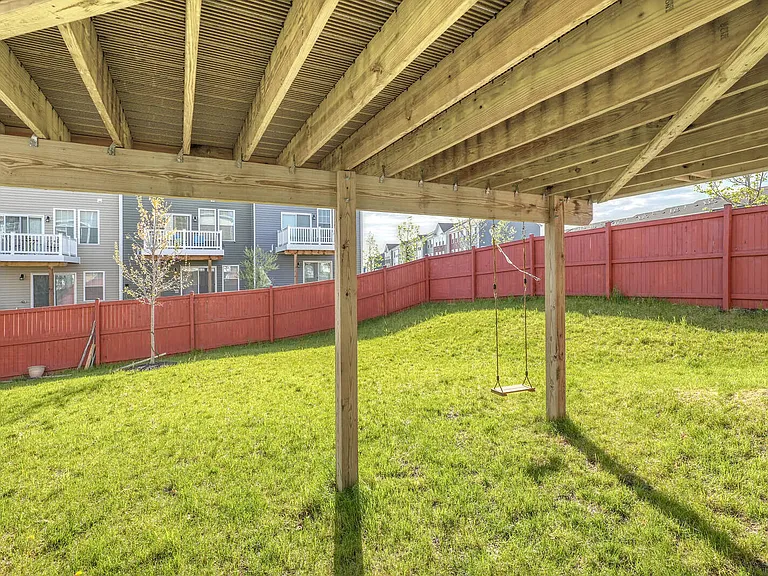 2085 Pomona Way — Photo 30