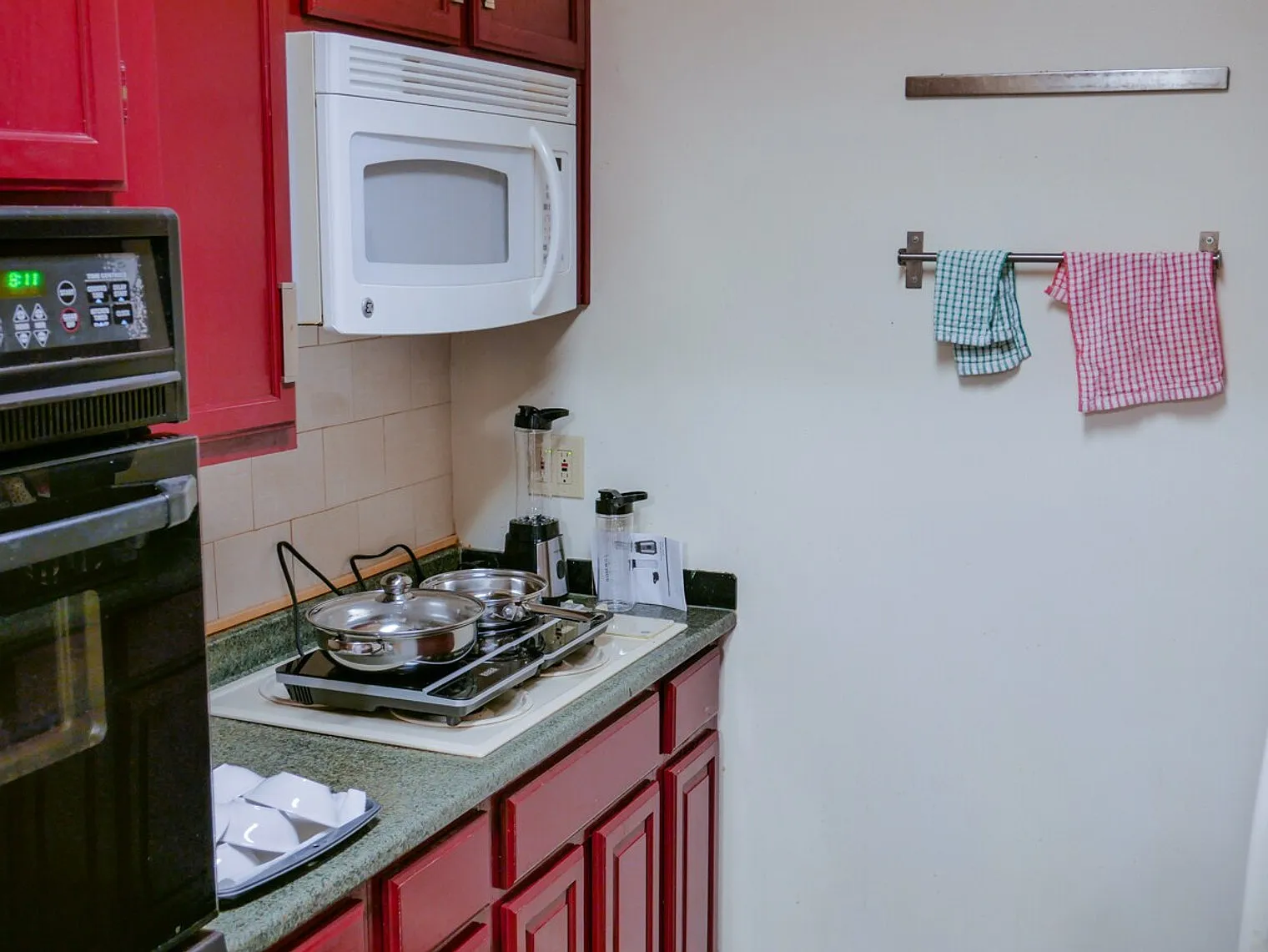 2 bed, 1.0 bath, $4,422 — Photo 4