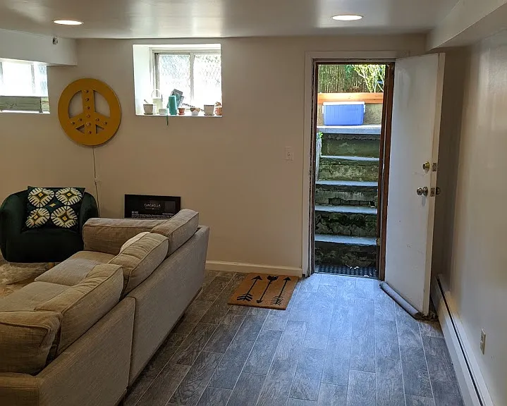 684 De Graw St #1 — Photo 7