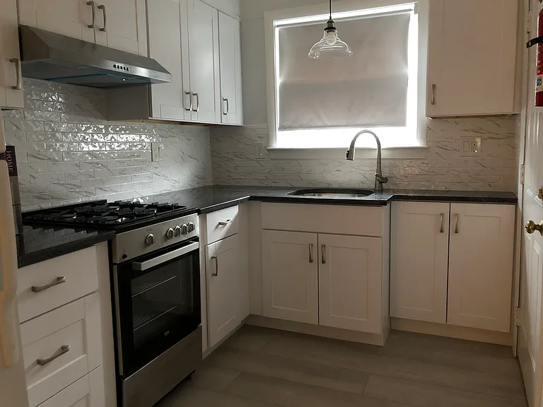 Highland St — Photo 14