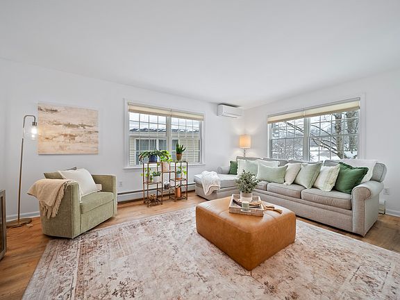 4th image of 59 Bucks Hill Road