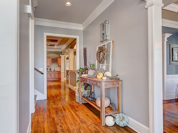 5th image of 3081 Americus Dr