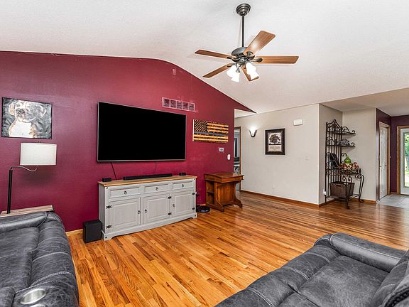 4th image of 8548 Royal Oaks Dr