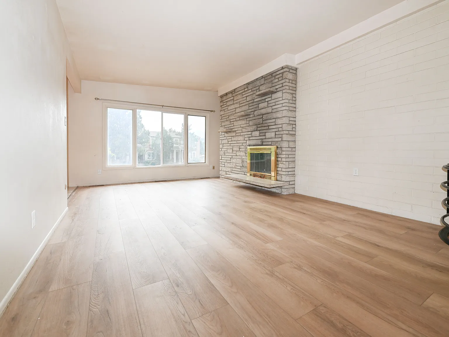 4 bed, 1702 sqft, $5,800 — Photo 2