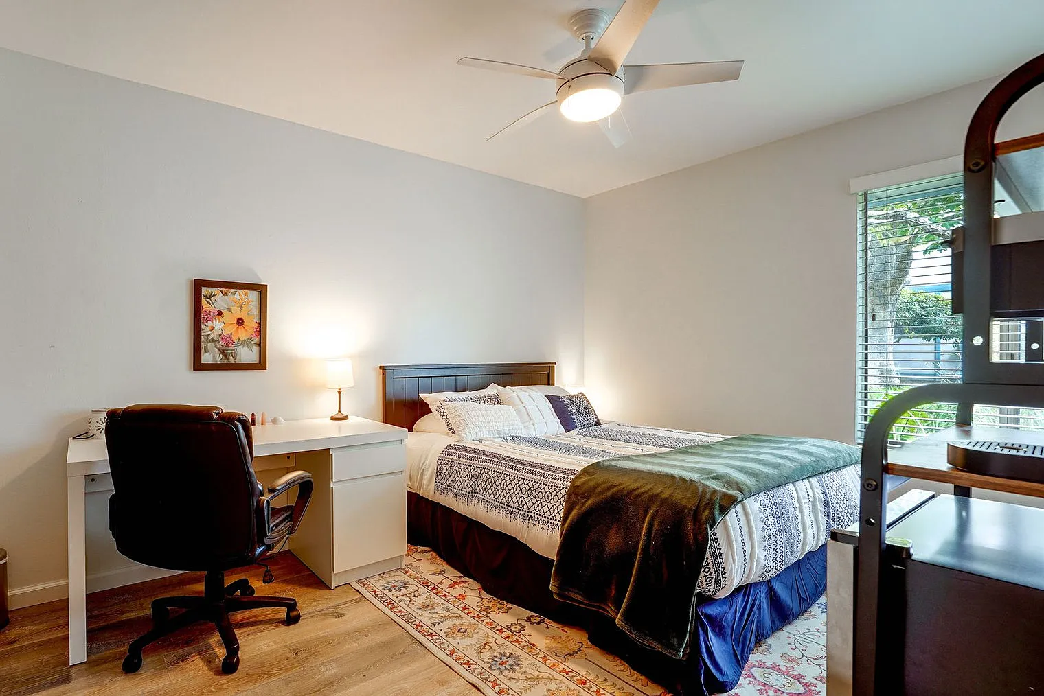 2 bed, 1.0 bath, 839 sqft, $3,693 — Photo 4