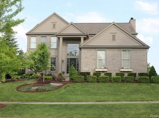 1876 Beaver Creek Dr, Rochester, MI 48307