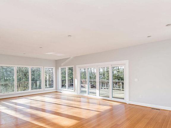 5th image of 126 Gilbert Ct