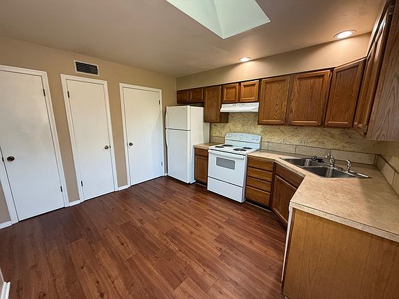 3rd image of 2626 W C St