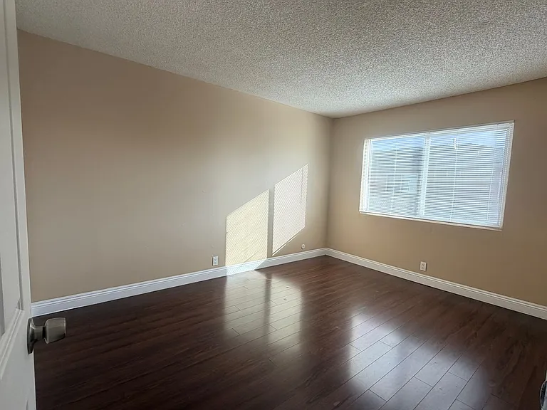 410 - 436 CA-202 — Photo 15