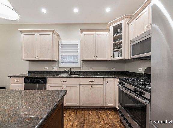 5th image of 300 Louisa St N