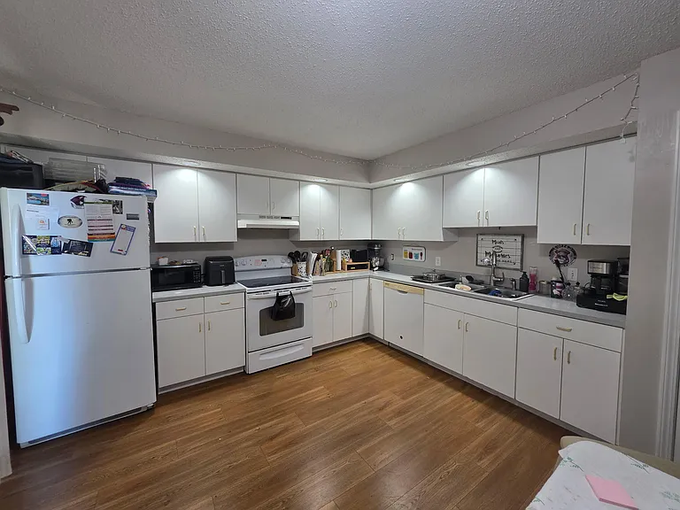 3305 Valerie Dr — Photo 2