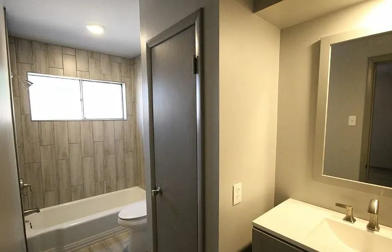 1460 Monroe Ave — Photo 5
