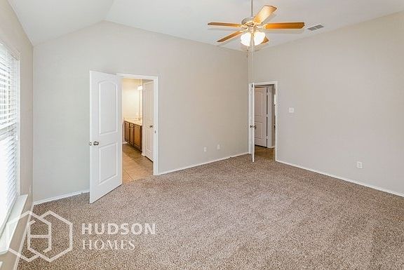 4th image of 905 Honey Locust Dr