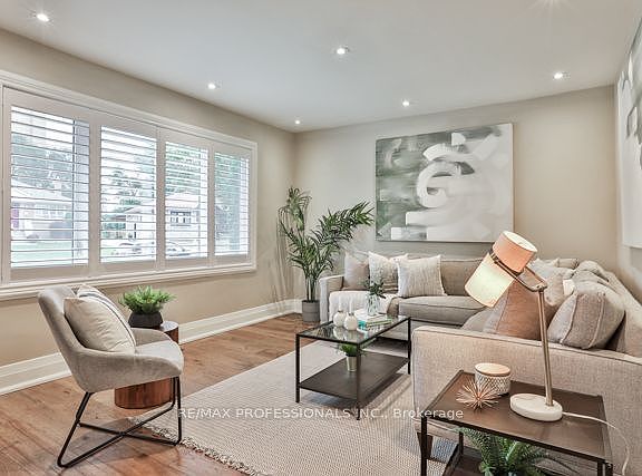4th image of 17 Loney Ave